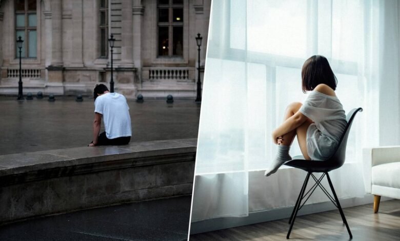 Joven con la cabeza entre las manos, reflejando tristeza y depresión