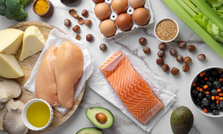 Imagen de un plato de comida saludable con proteína