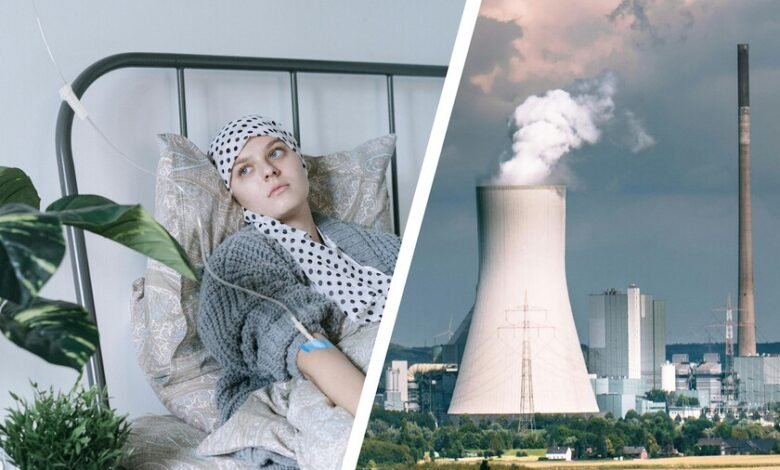 Imagen de una central nuclear y un médico trabajando en un laboratorio