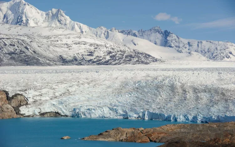 Imagen de un glaciar en los Andes argentinos