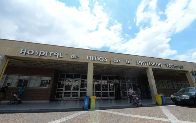 Niños del Hospital de Niños de Córdoba escribiendo cartas a Papá Noel