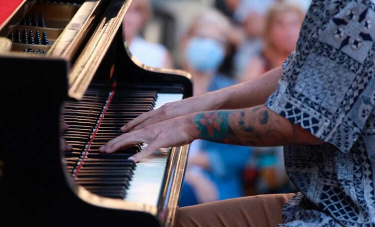 Concierto en la explanada de la Catedral de Córdoba