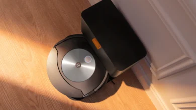 Imagen de un robot aspirador Roomba en una habitación