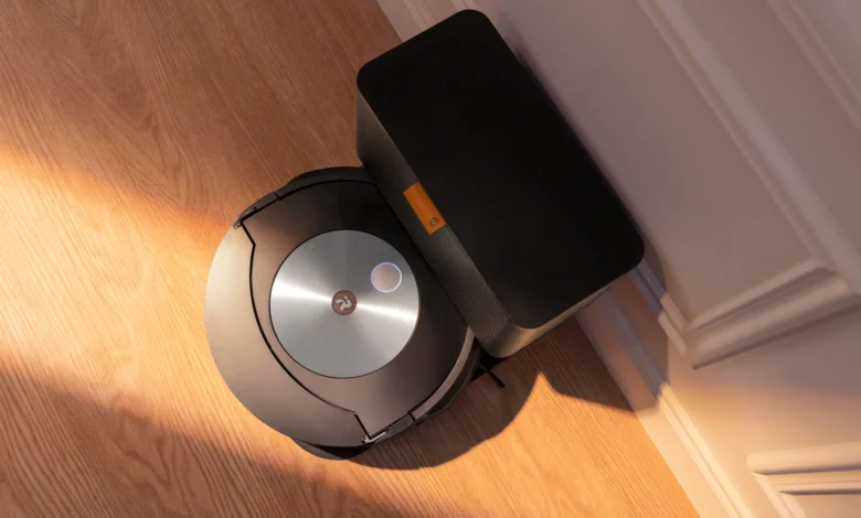 Imagen de un robot aspirador Roomba en una habitación