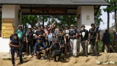 Persona caminando en las sierras de Córdoba