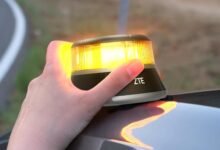 Imagen de la baliza V16 con luces LED