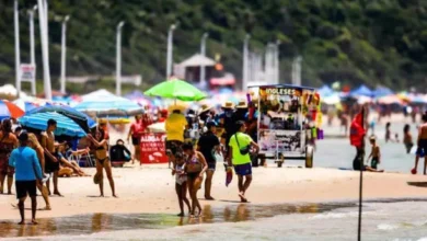 Playa de Brasil llena de turistas argentinos