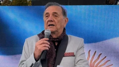 Foto de Ricardo Chiqui Pereyra en escenario