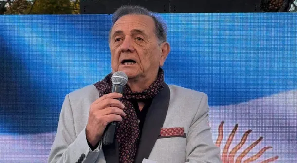 Foto de Ricardo Chiqui Pereyra en escenario