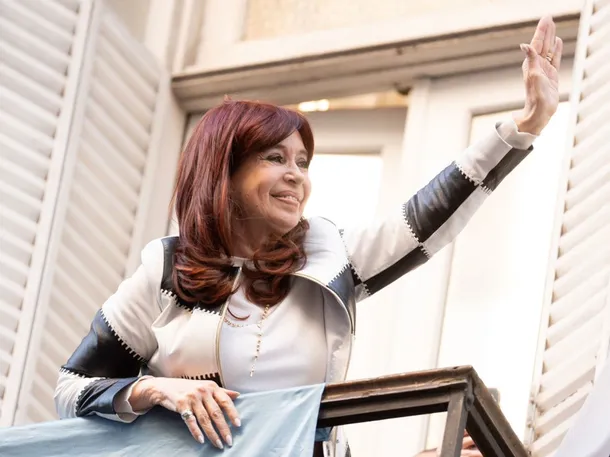 Cristina Kirchner en la terraza de su domicilio