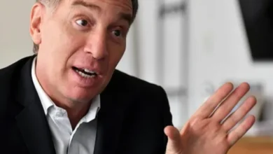 Diego Santilli en una reunión con legisladores