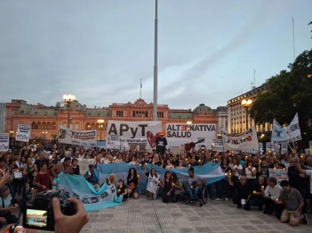 Persona con discapacidad en una manifestación pidiendo derechos