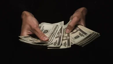 Imagen de un edificio del Gobierno con una bandera argentina