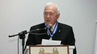 Una persona recibiendo una vacuna