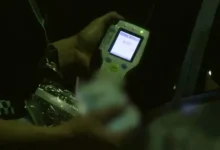 Conductor realizando un control de alcoholemia