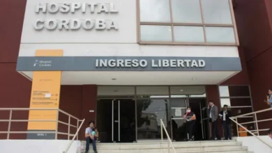 Foto de una ambulancia en la escena del crimen en Córdoba