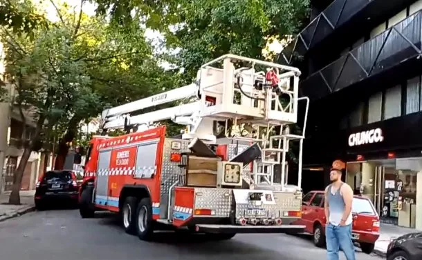 Imagen de un incendio en un edificio de Villa Crespo