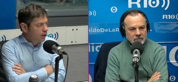 Axel Kicillof en una entrevista en Radio 10