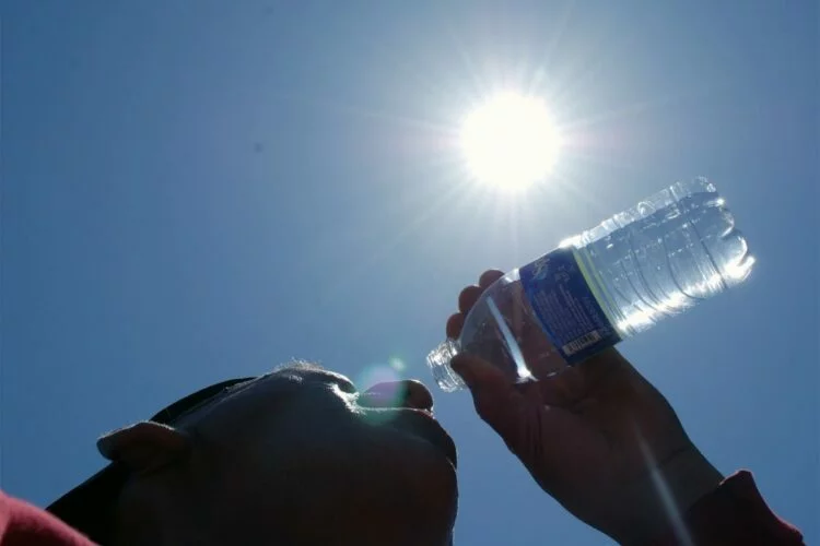 Imagen de un termómetro con alta temperatura