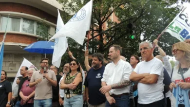 Marcha de trabajadores en la Legislatura de Córdoba