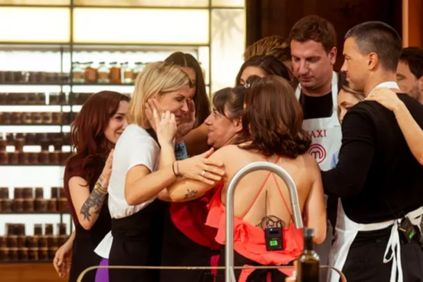 Imagen de los participantes de MasterChef Celebrity en la cocina