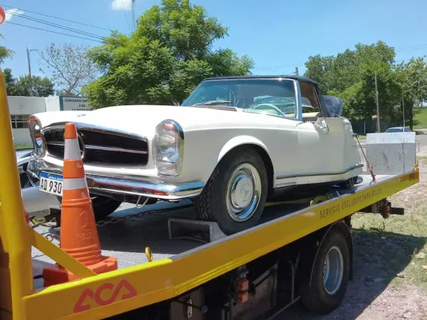 Mercedes Benz 230 SL Pagoda accidentado en Panamericana