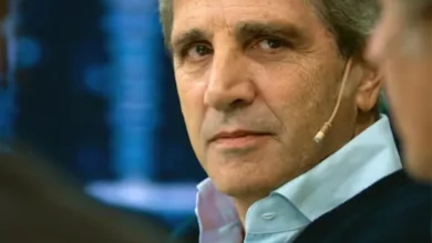 Luis Caputo, ministro de Economía, durante una conferencia de prensa