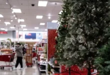 Imagen de una tienda vacía en Navidad