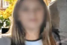 Imagen de una niña herida en la cabeza