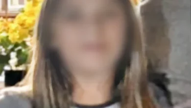 Imagen de una niña herida en la cabeza