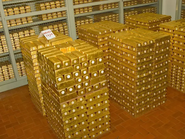 Imagen de lingotes de oro en una bóveda