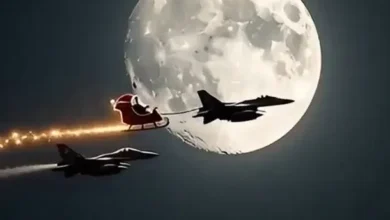 Papá Noel en su trineo escoltado por aviones F-16 de la Fuerza Aérea Argentina