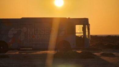 Imagen del Museo Rodante en la Plaza San Martín de Cosquín