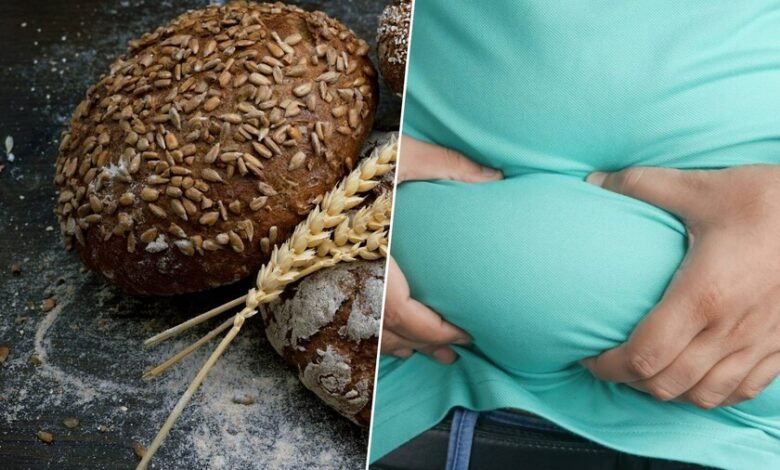 Imagen de una persona comiendo una rebanada de pan