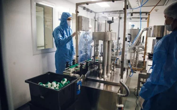 Imagen de repelentes y paracetamol producidos por el Laboratorio Farmacéutico de la Municipalidad de Córdoba