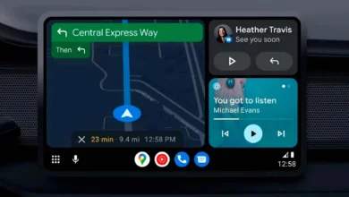 Imagen de un coche con Android Auto y la pantalla de Gemini