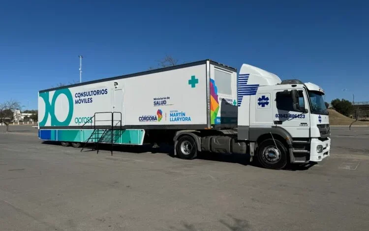 El camión multiconsultorio de Apross se instala en Santa María de Punilla