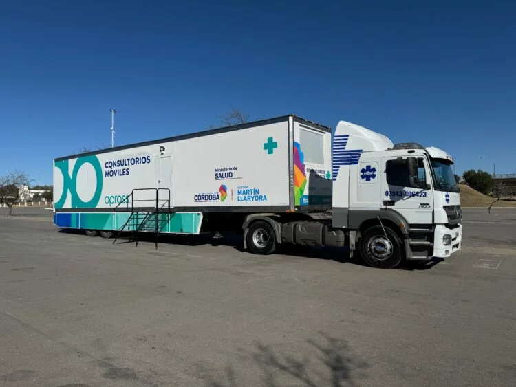 El camión multiconsultorio de Apross se instala en Santa María de Punilla