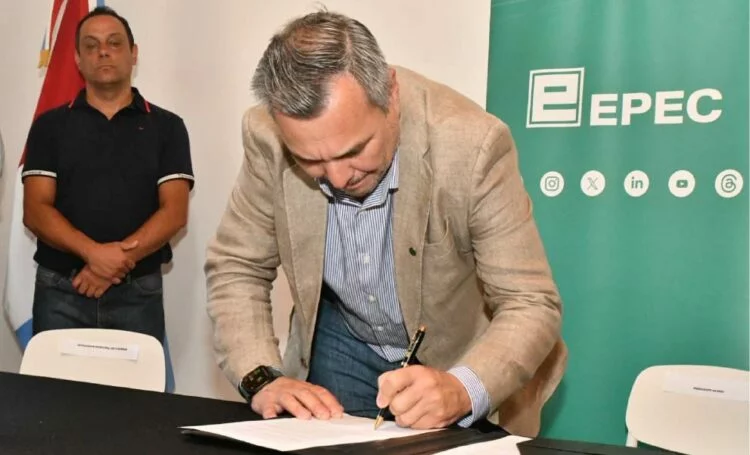 Firma del contrato para obras eléctricas en el sudeste de Córdoba