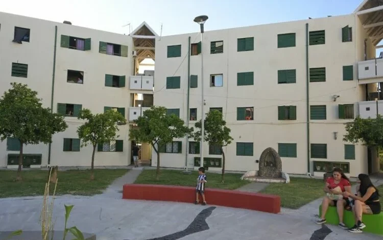 Imagen de los edificios del Barrio SEP después de la reparación