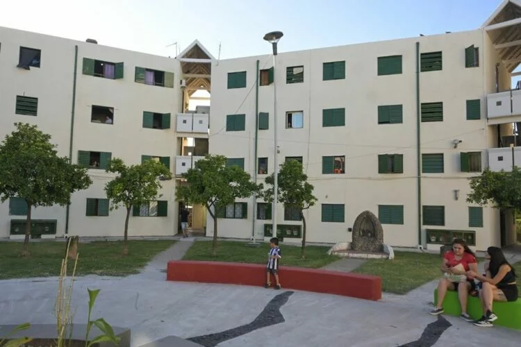 Imagen de los edificios del Barrio SEP después de la reparación