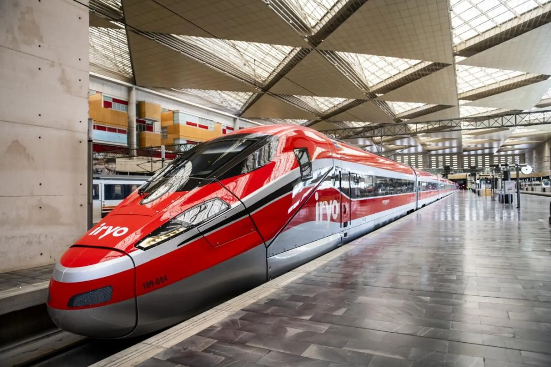 Tren de alta velocidad con vibraciones intensas