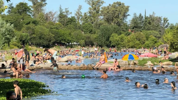 Turistas disfrutando del verano en Córdoba
