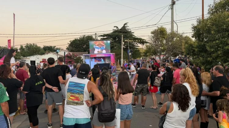 Turistas disfrutando de un festival en Córdoba