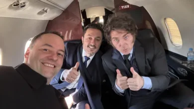 Javier Milei y Manuel Adorni en una reunión oficial