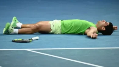 Carlos Alcaraz en acción durante el Abierto de Australia
