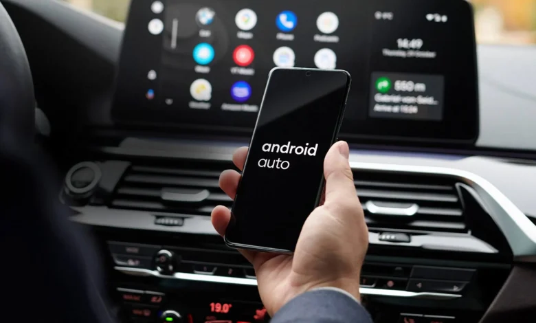 Imagen de un coche con Android Auto en el tablero de instrumentos
