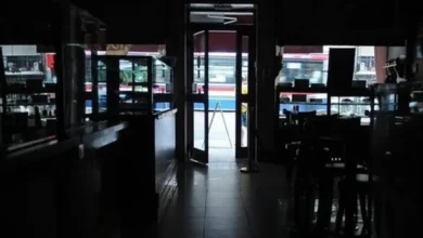 Imagen de un apagón en el AMBA con personas afectadas