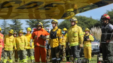 Avión hidrante anfibio en acción contra incendios forestales