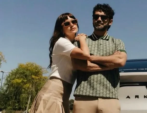 Brenda Gandini y Gonzalo Heredia con su perrito Bukito